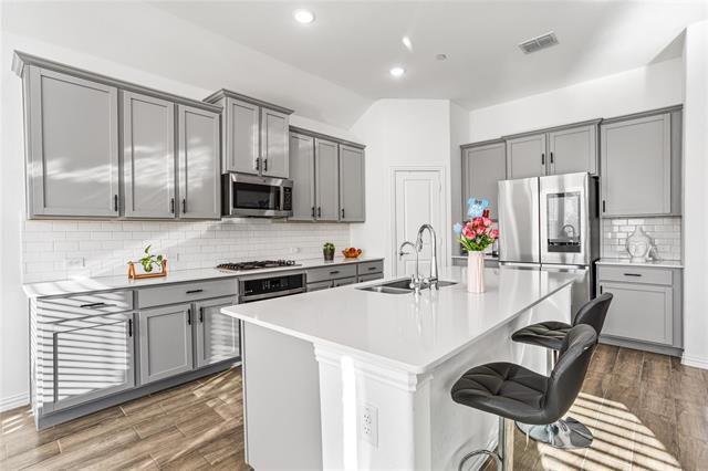 Building Photo - 2096 Creekbluff Cir