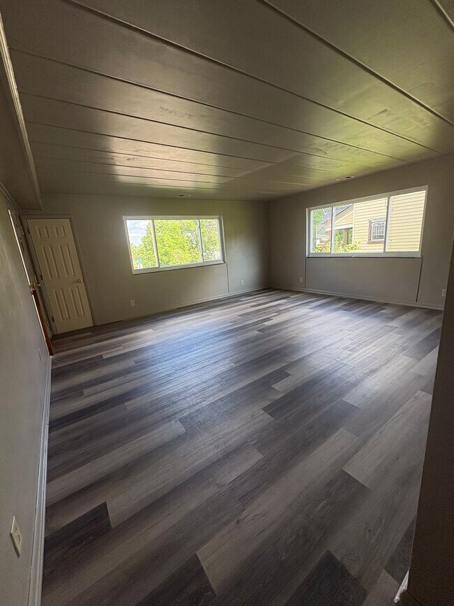 Building Photo - 623 Clifton Dr