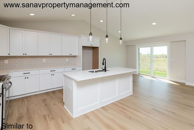 Building Photo - Luxury 2,200 Sq Ft Villa with Chef’s Kitch...