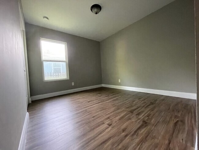 Building Photo - 6977 Lenox Ave