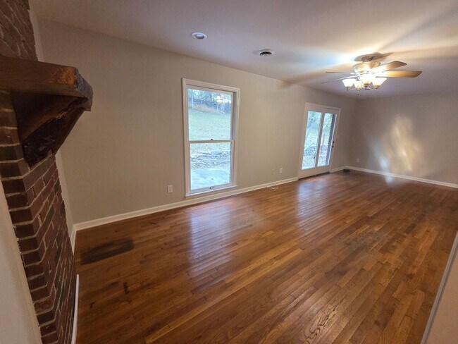 Building Photo - Charming 3BR/2BA Home in Woodbury!