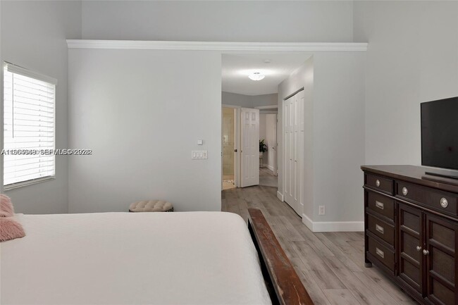 Building Photo - 1800 Water Ridge Dr