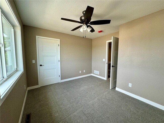 Building Photo - 115 Renet Path