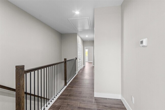 Building Photo - 5506 Pershing St