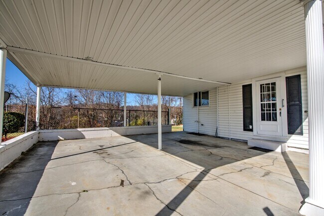 Building Photo - 1624 Edgemont Ave