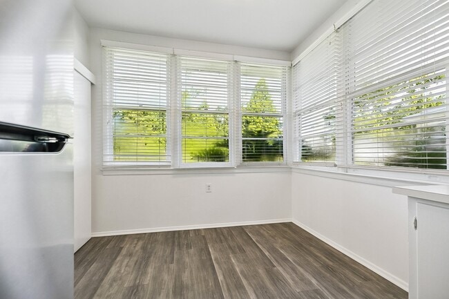 Building Photo - 1332 Knollwood Dr