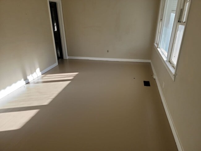 Building Photo - 4423 Bryan Ave