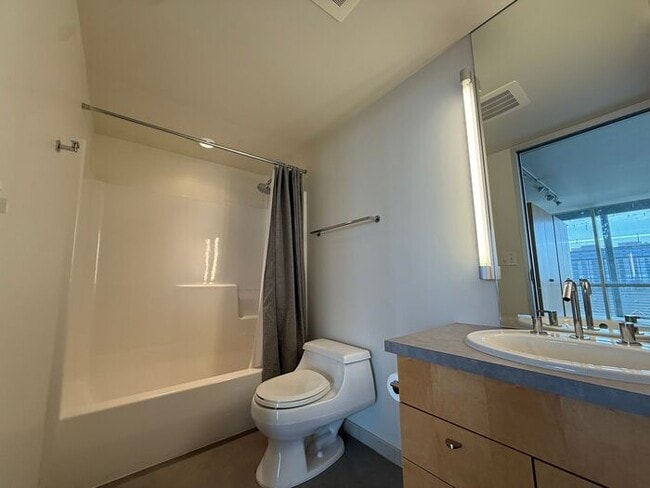 Building Photo - $2,800 | 1 Bedroom, 2 Bathroom Luxury Cond...