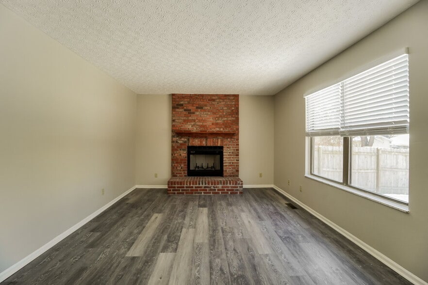 Building Photo - 2719 Raphael Dr