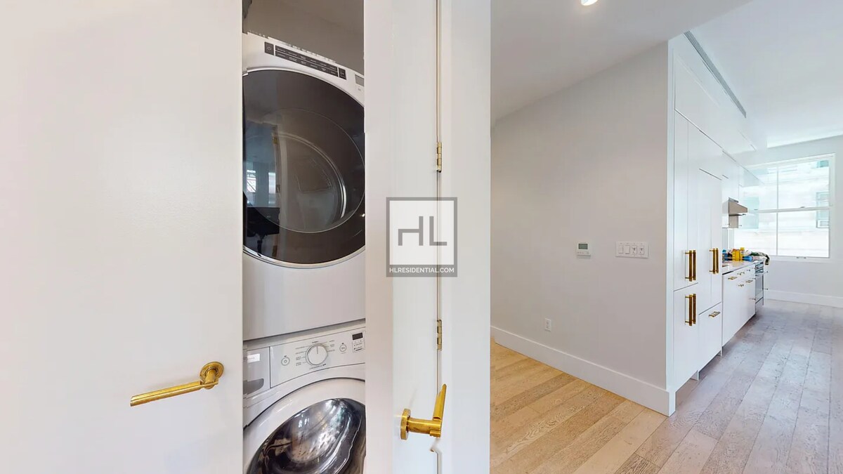 Building Photo - Beautiful 4 Bedroom 3 Bath Apartment In So...