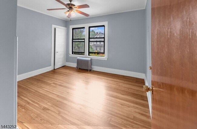 Building Photo - 558 Argyle Ave