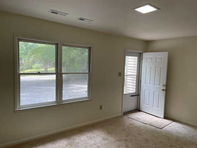 Building Photo - 158 Albemarle Dr