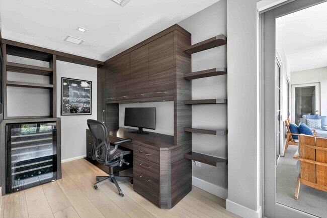 Building Photo - 155 E Boca Raton Rd