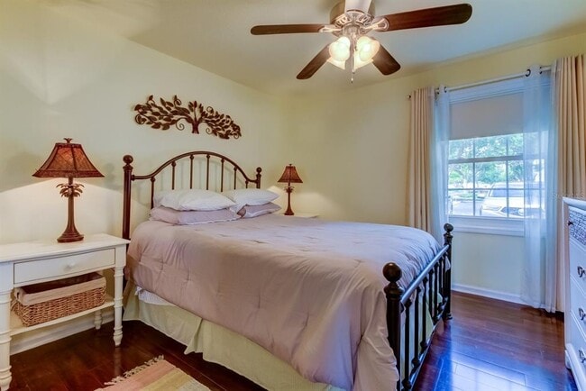 Building Photo - 5092 Beach Dr SE