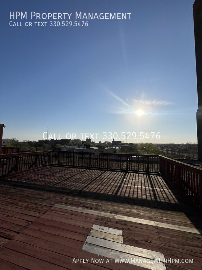 Building Photo - 2404 Prospect Ave E