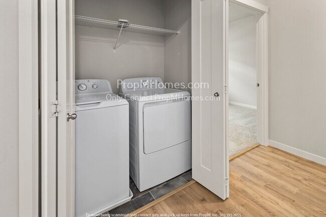 Building Photo - Charming One-Bedroom Condo in the Heart of Bull Mountain - Pool & Gym Access Included!