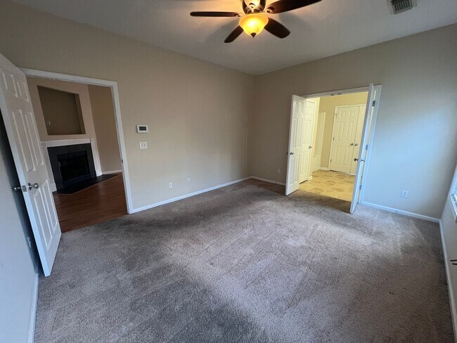 Building Photo - 3 bedroom 2 bathroom duplex in Covington V...