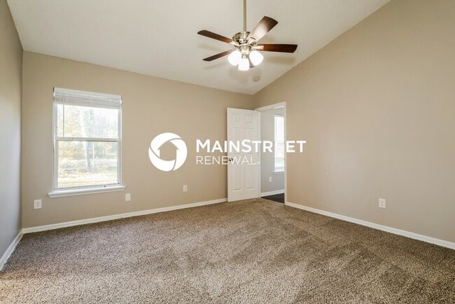 Building Photo - 3 Bedroom Pet-Friendly Home in Jacksonville, FL with Main Street Renewal