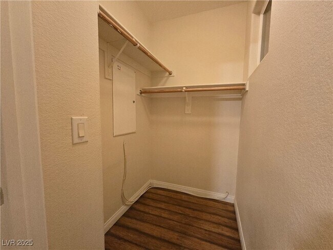 Building Photo - 9538 Van Halen Ln