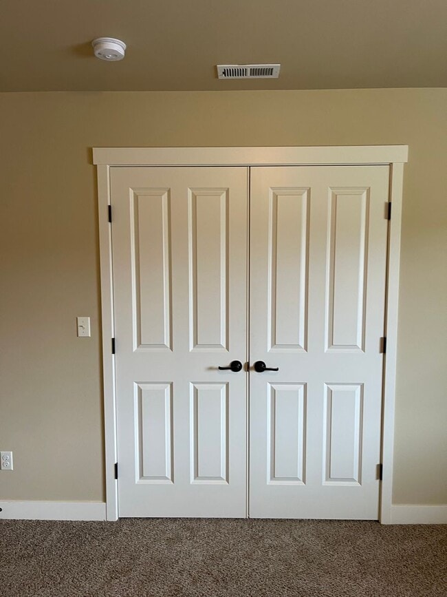 Building Photo - Beautiful 4 Bedroom in a small and exclusive neighborhood