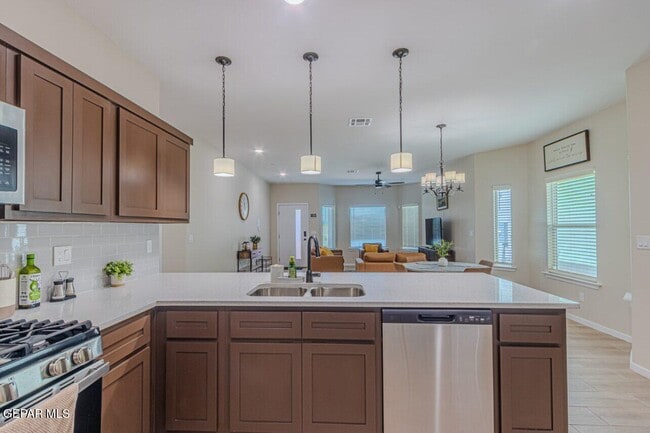 Building Photo - 360 Hector Porras Dr