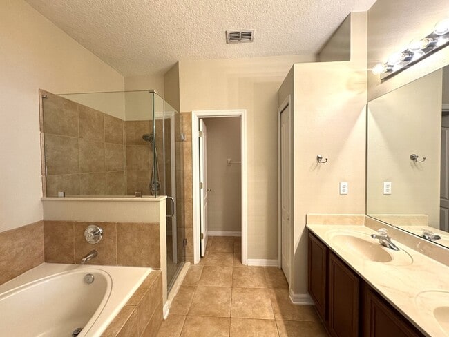 Building Photo - 920 Lost Grove Cir