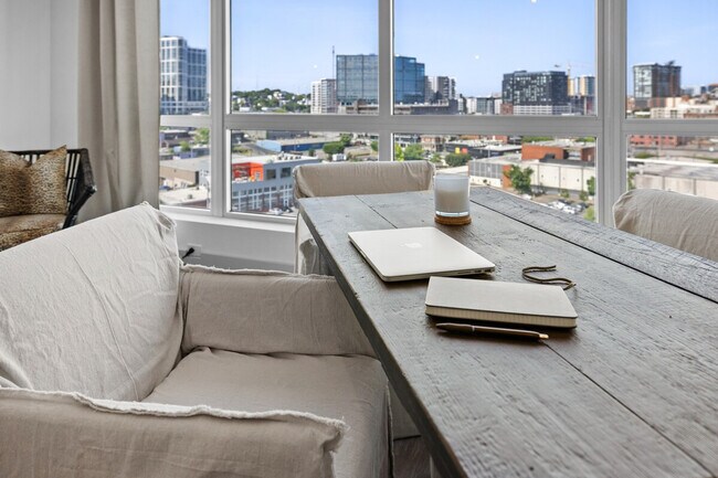 Building Photo - 505 16th Ave S