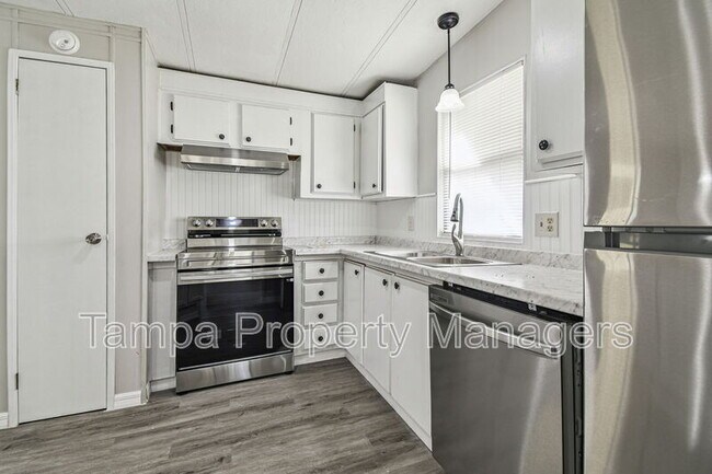 Building Photo - 201 Country Ln