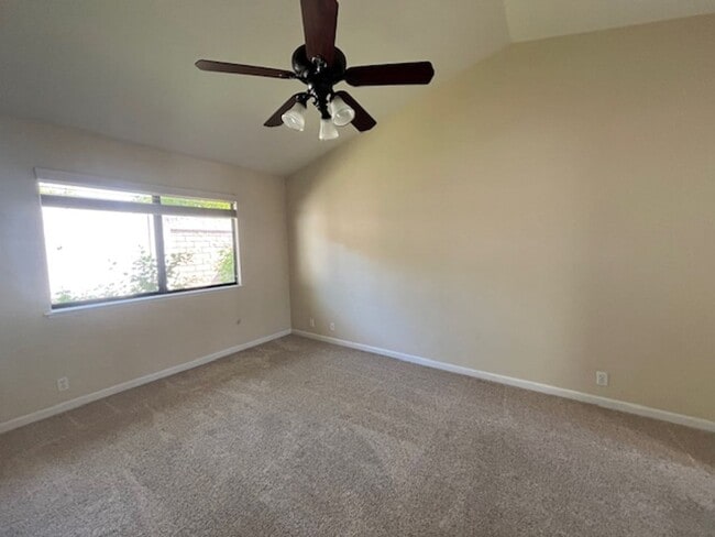 Building Photo - 856 Alyssum Ct