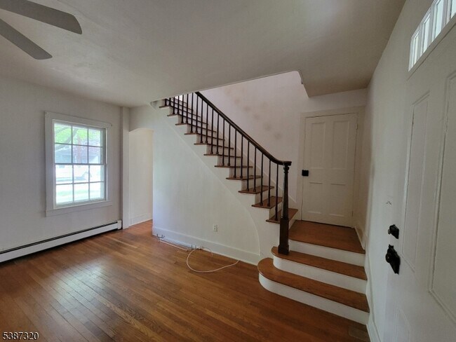 Building Photo - 504 3rd St