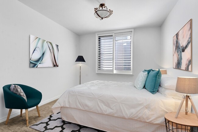 Building Photo - 300 N Swall Dr