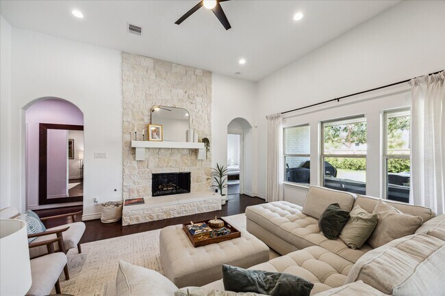 Building Photo - 3323 Emerald Valley Dr