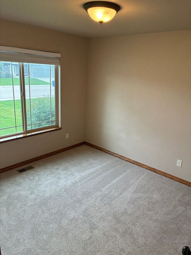 Building Photo - Beautiful 3 bedroom, 2 Bath Ranch with Attached 2 Car Garage and Fenced In Yard-The Meadows in We...
