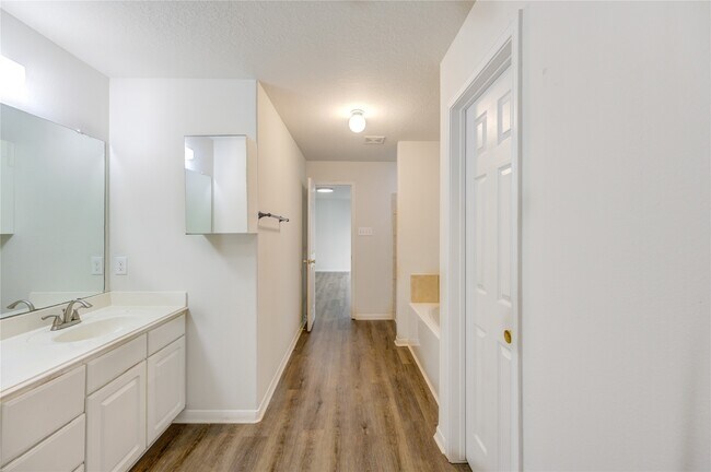 Building Photo - 18434 Ranch View Trail