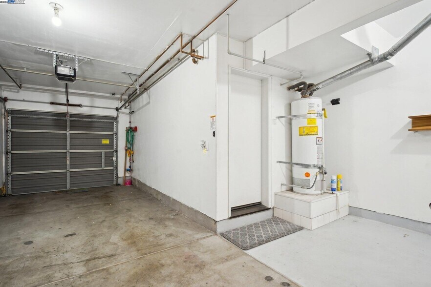 Building Photo - 385 Montecito Way