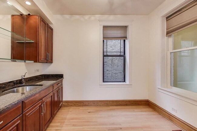 Building Photo - 3901 N Hamilton Ave