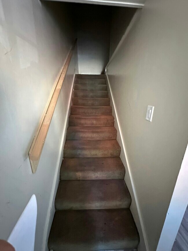 Building Photo - 2 W Big Spring Ave