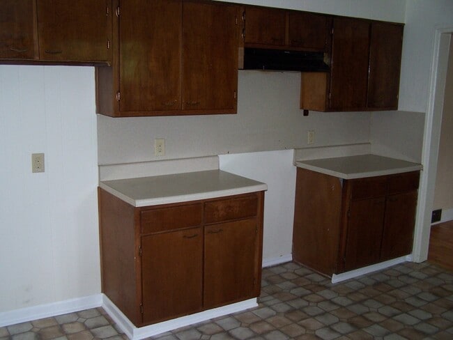 Building Photo - 3BR/1BA Home on New Walkertown Rd   Move in Special-  1/2 off the first months rent!!