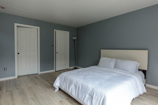 Building Photo - 9155 Brandywine Dr