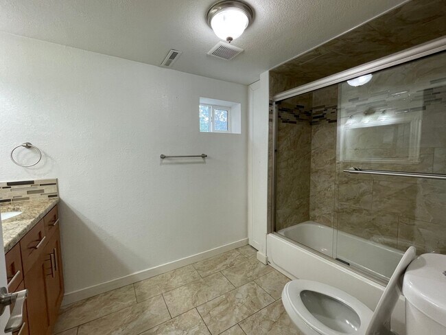 Building Photo - Newly Remodeled 6 Bed 3 Bath Martin Acre’s Home in Boulder