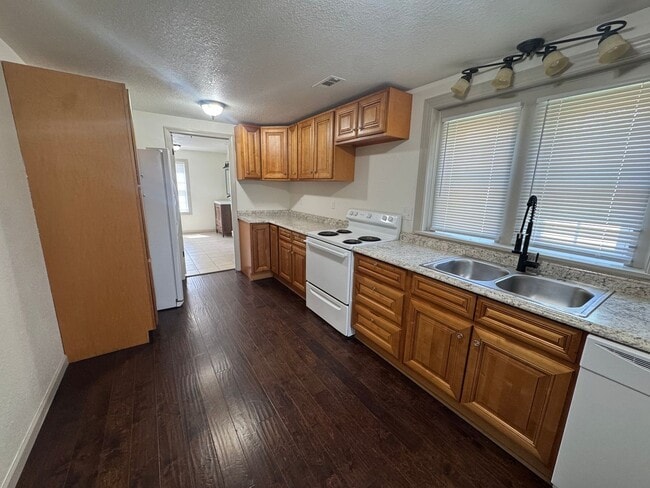 Building Photo - Charming 2BR Country Home on Nearly 1 Acre in Telford | Spacious Layout