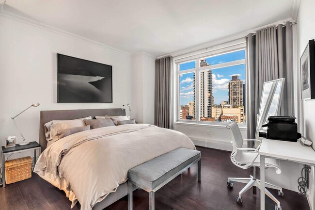 Building Photo - 205 E 59th St