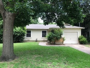 Building Photo - 2 BEDROOM HOUSE IN CENTRAL DENTON