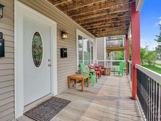 Building Photo - Gorgeous 3 BR FURNISHED Lower-Level Duplex