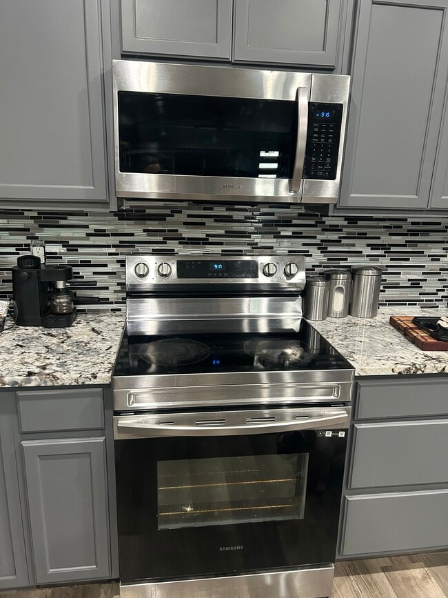 Building Photo - 2675 Golf Dr