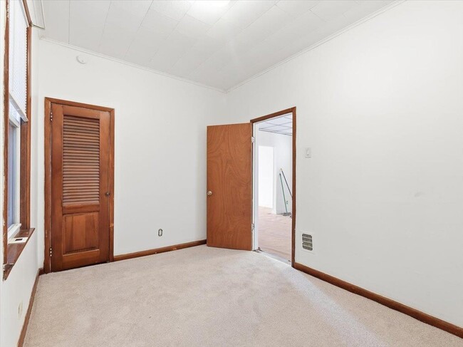Building Photo - 98 W 47th St