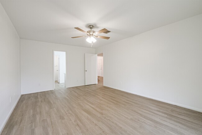 Building Photo - 3311 Palm Desert Ln