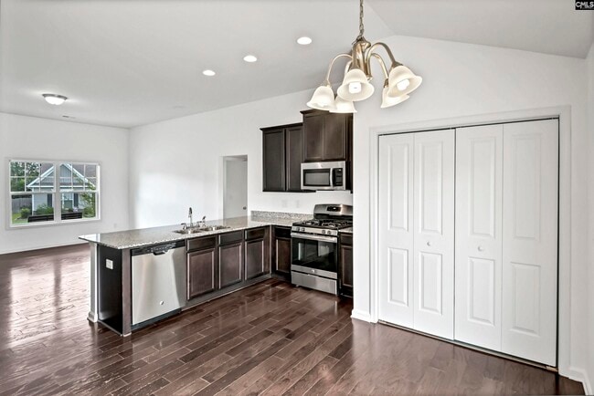 Building Photo - 357 Finch Ln