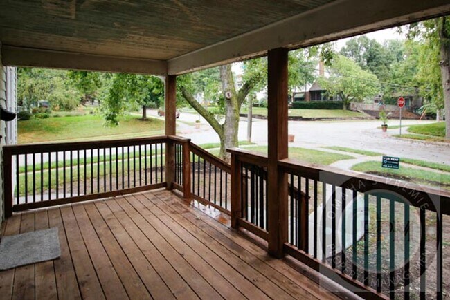 Building Photo - 3 Bed 1 Bath Located in Central Omaha