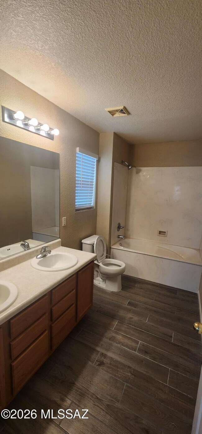 Building Photo - 1058 W Sea Star Dr